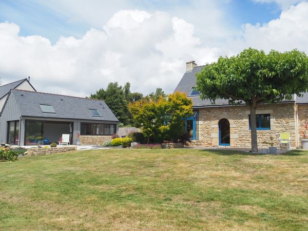 ECHANGE CONCLU POUR 2025-Maison avec piscine couverte au calme, tout proche de l'océan (Morbihan)