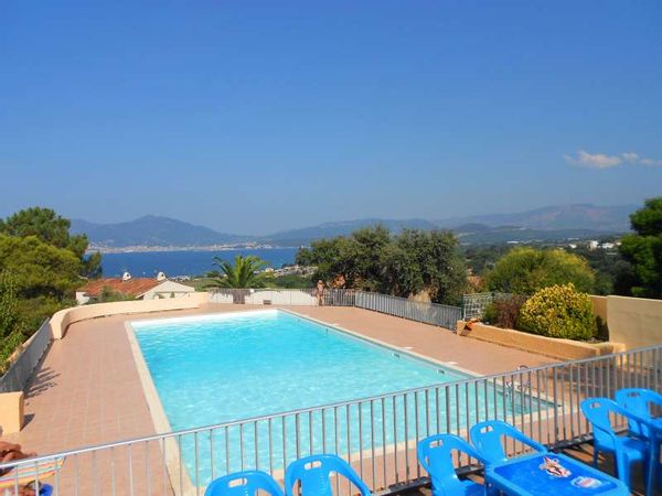 La petite maison de Mariane et Dom NON DISPONIBLE pendant les vacances de PAQUES et celles d'ETE