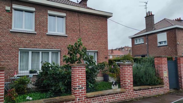 Maison avec terrasse et jardin en métropole lilloise (frontière franco/belge)
