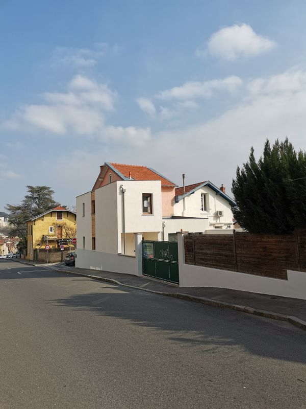 Maison de ville des années 1930 avec extension récente