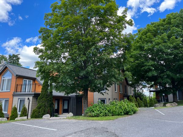 Magnifique condo avec vue - St Sauveur