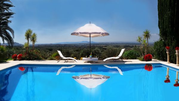 Vaste et calme PROPRIETE DE CHARME 10000 m2 - PISCINE CHAUFFEE;au dessus Baie de  ROSAS Costa Brava.