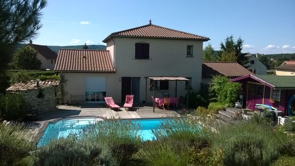 *Piscine, patrimoine, gastronomie , vignobles en  Bourgogne du Sud*