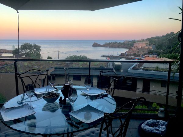 Appartement avec piscine et vue mer.