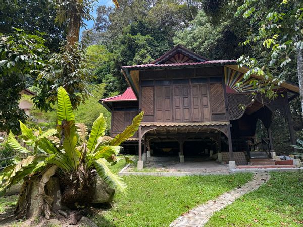 La maison de Armin and Family