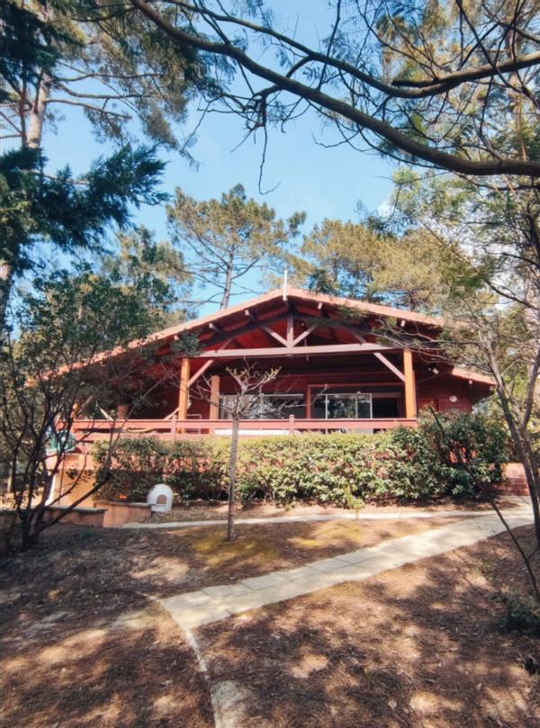Maison de famille dans la foret entre Lac et Océan