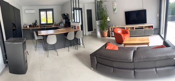 Modern home in the middle of a Golf
