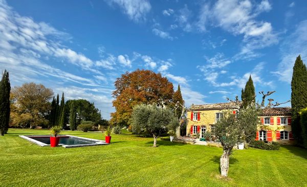 LA BÂTIE JAUNE ( La maison de Sandrine et Philippe en Provence)
