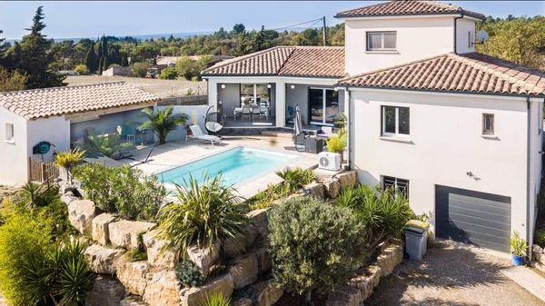 La maison de Virginie et Sylvain, village à côté de Carcassonne avec vue sur la Cité et Pyrénées
