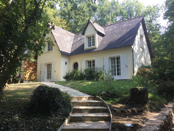 La maison et la salle de jeux de Lola et Valentin