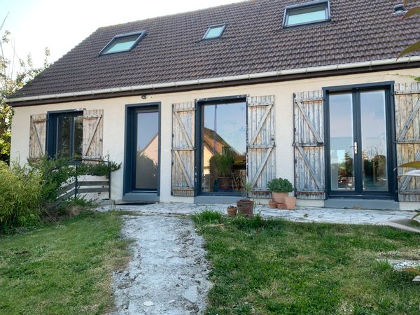 Maison familiale et chaleureuse, en Normandie, à 3 km des plages du débarquement.