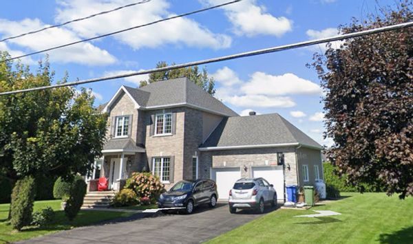 La maison de Julie, près du fleuve et canal Soulanges