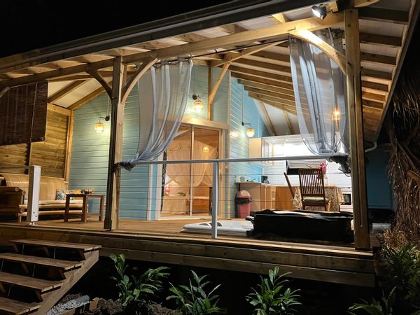Bungalow Ti-Spa: bungalow de charme avec jacuzzi privé dans un parc tropical à quelques minutes de la mer