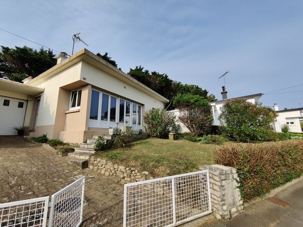 Petite Maison fleurie avec jardin à Lorient entre ville, étang du Ter et mer dans quartier calme :)