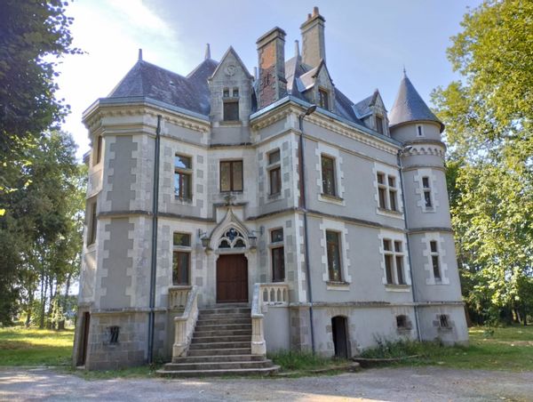 Château néo-gothique à Savenay