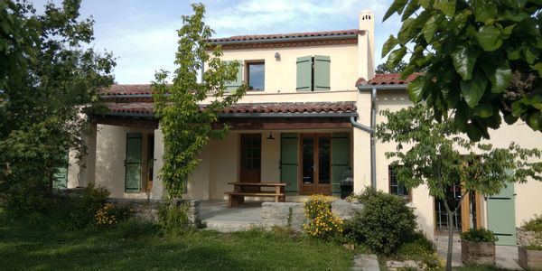 Maison avec piscine et jardin ombragé entre Uzès et les Cévennes. Libre du 13 au 19 juillet.