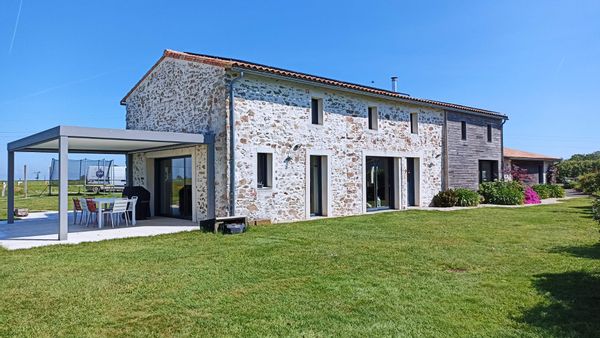 Grande maison de campagne à seulement  25 min de Nantes, 30 min du Puy du Fou, 1h de la côte de Jade