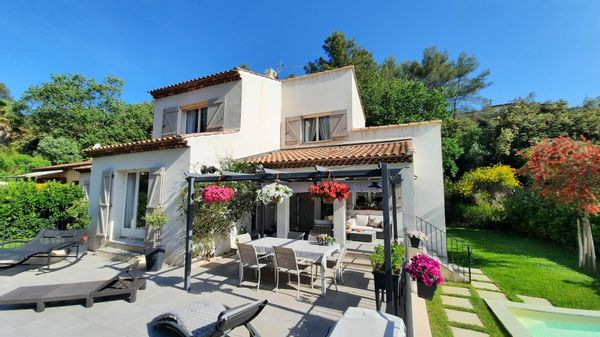 La villa de Pauline et Gaëtan Pas d'échanges sur l'été 2026. Location à la semaine ou quinzaine.
