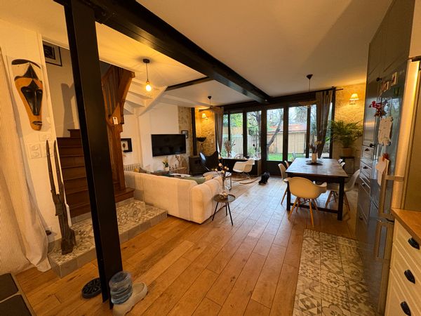 Maison familiale avec jardin, parking et jacuzzi à 15 min de Paris