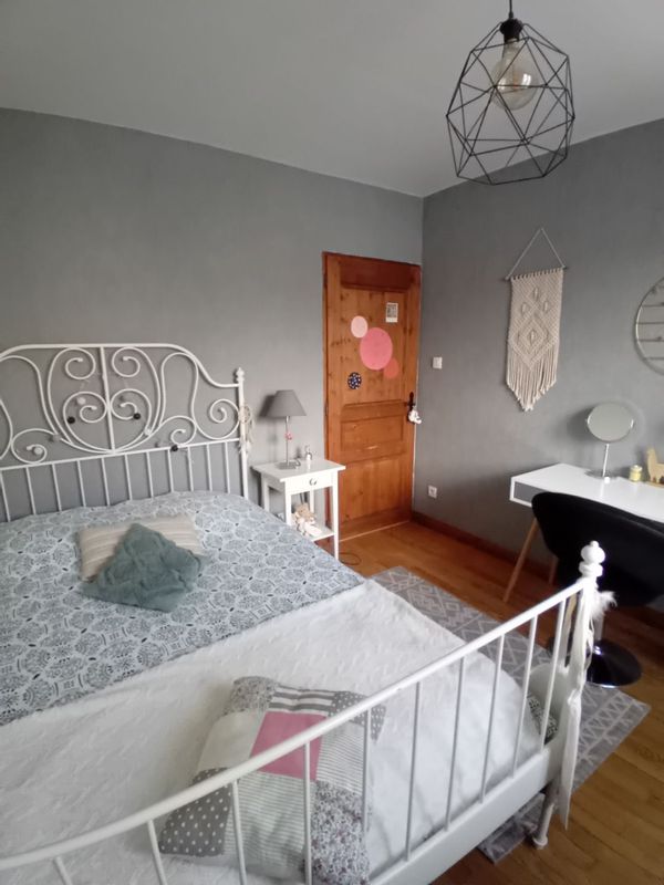 Chambre privée chez Carine - intéressée par échange réciproque en mai avec Porto et Lisbon