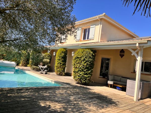 La maison des Oliviers Grande maison avec piscine 10 jours minimum