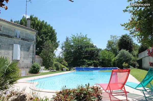 Ancien moulin charentais avec piscine et parc de 6 hectares