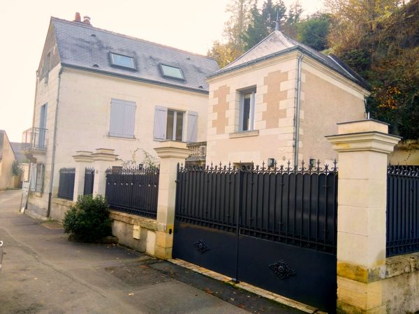 Charmante maison de maître semi-troglodyte en Touraine !