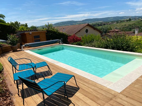 Maison avec piscine vue sur le beaujolais