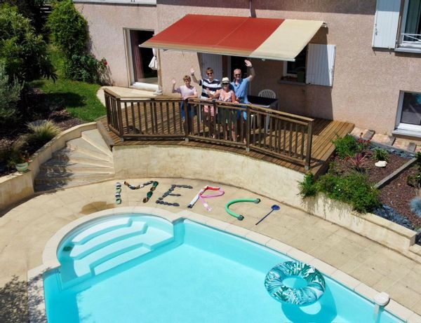 LYON : maison fraîche avec grande Piscine, et Voiture, dans des collines charmantes.