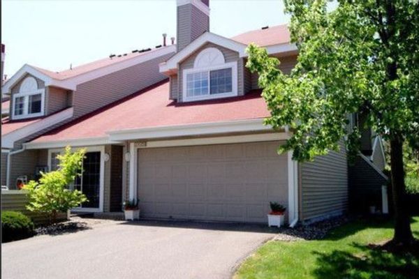 Beautiful suburb near Minneapolis MN welcomes guests and tourists from around the world to experience Minnesota winter!
