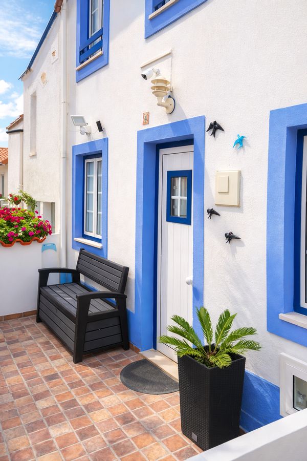 Charming Fisherman’s House • 5 min Walk to Nazaré Beach • Private Patio - ideal for surfers