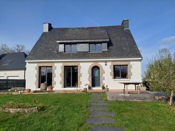 La maison de Caroline et Pierre. Welcome to Caroline and Pierre's home