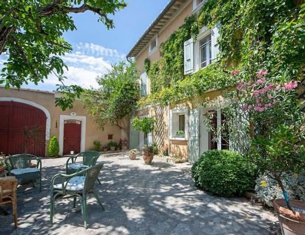 La maison provençale aux portes d'Avignon