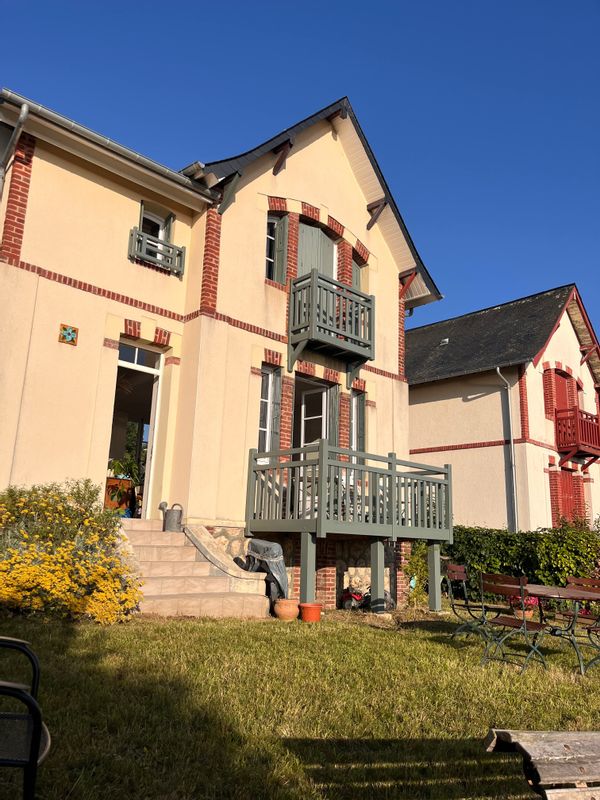 La maison sur la colline, Sans Souci