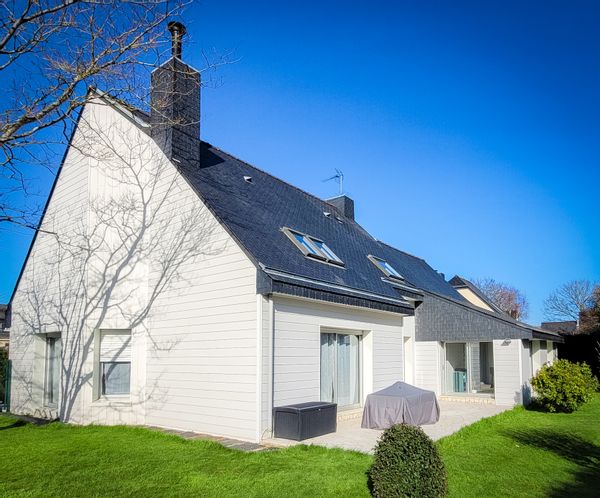 Bienvenue dans notre spacieuse maison familiale au calme, proche de Rennes !
