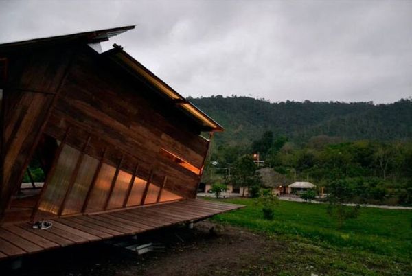Ferme 1 hectare maison principale 2 chalets cuisine salle à manger extérieure 4 kilomètres de la mer