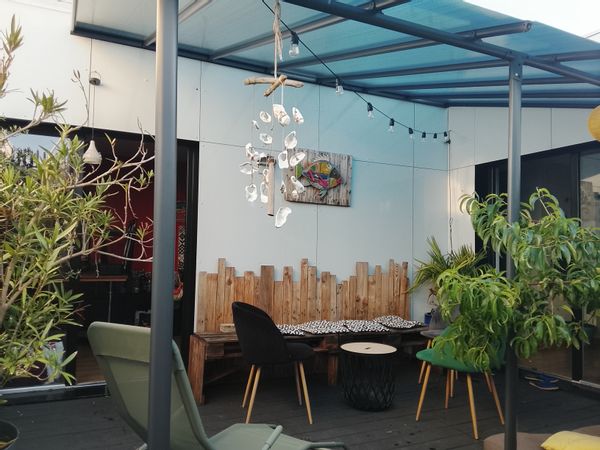 Escapade atypique : maison container & patio cosy