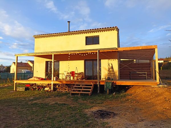 La maison de Charlotte est à 5 min à pied du centre du joli village de Barjac.