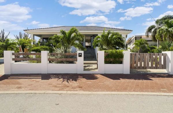 Carribean villa with pool, close to Kralendijk & beach