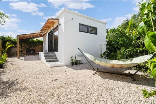 Caribbean bliss - 2 person studio close to beach and town