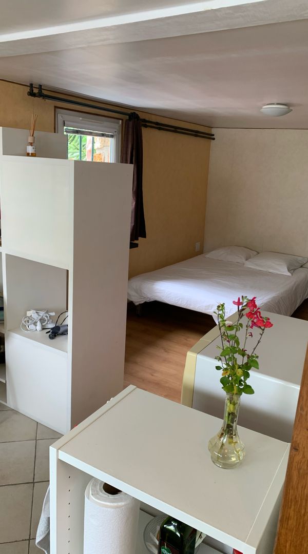Studio étape dans un coin de verdure