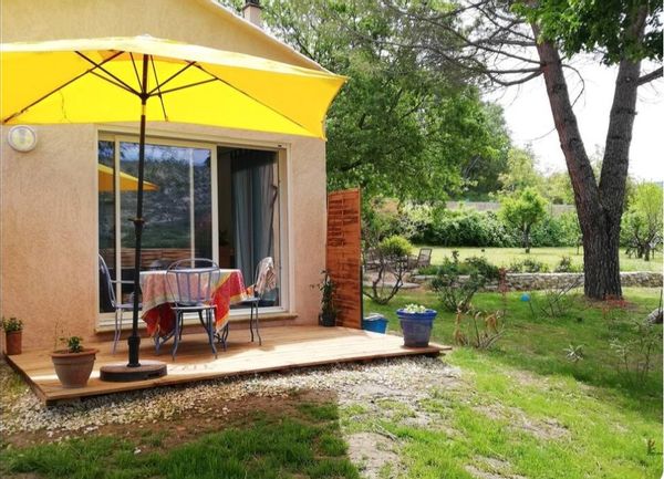 Petit gîte dans écrin de verdure