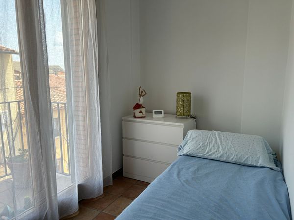 Chambre dans un appartament partagé à 3 km du Parc Naturel de Montseny. Pour une persone