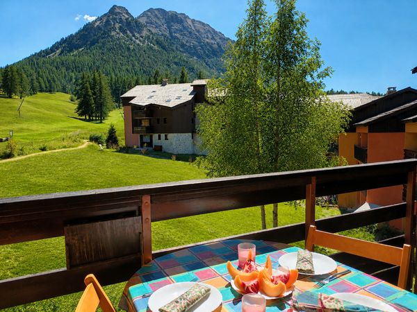 Lumineux appartement 3-pièces sur les pistes à 5 min à pied du centre avec terrasse et parking
