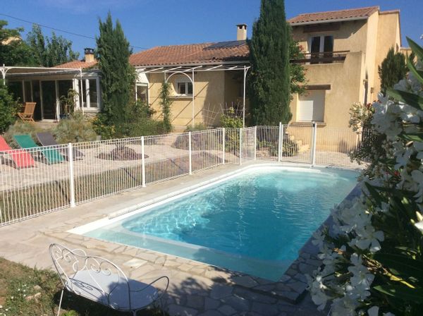 Villa familiale dans joli village provençal près d’Avignon