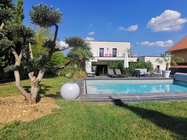 Proche de Lyon, maison d'architecte au calme