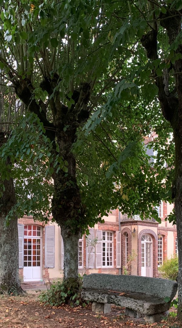 Maison historique dans l’Eure.Paris direct en train 1h-1h20 selon les heures de départ et d’arrivée.