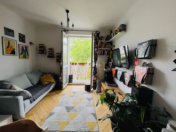 Cozy, bright, family-friendly apartment near the city centenof Warsaw