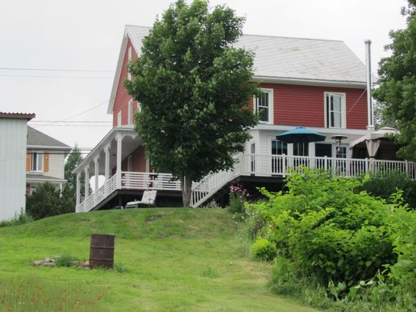 Maison pour adeptes de marche et vélo de montagne aux portes de Charlevoix et près de Québec