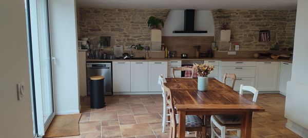 La maison de Karen, Leuz et compagnie